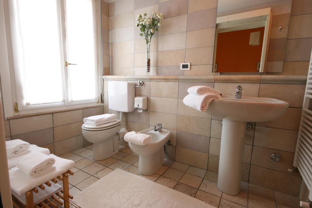 Corte Posta B&B - Parcheggio E Bagno In Camera マントヴァ エクステリア 写真