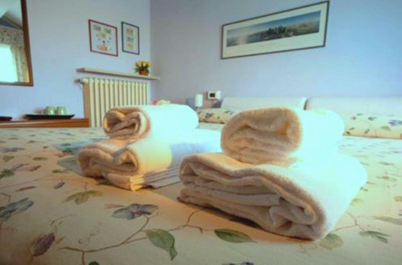 Corte Posta B&B - Parcheggio E Bagno In Camera マントヴァ エクステリア 写真
