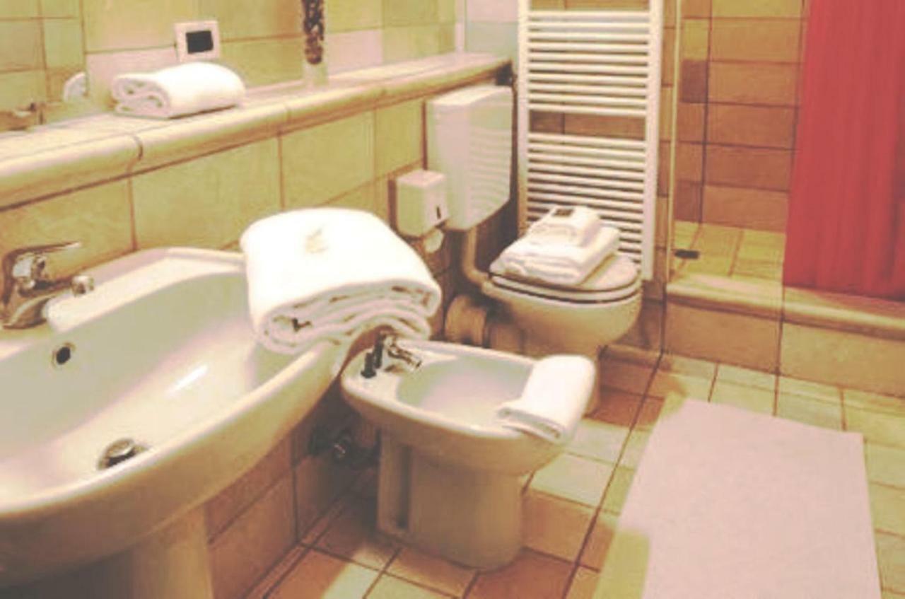 Corte Posta B&B - Parcheggio E Bagno In Camera マントヴァ エクステリア 写真